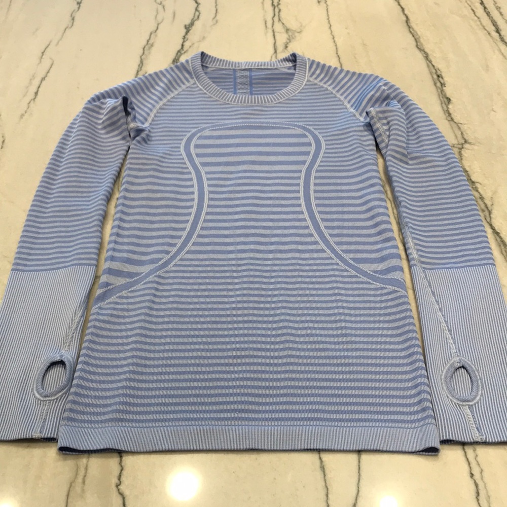 Lululemon woman’s size 2 long sleeve top